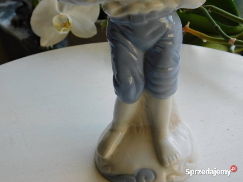 Figurka chłopca trzymającego owoc 482	Fiaf Szczecin