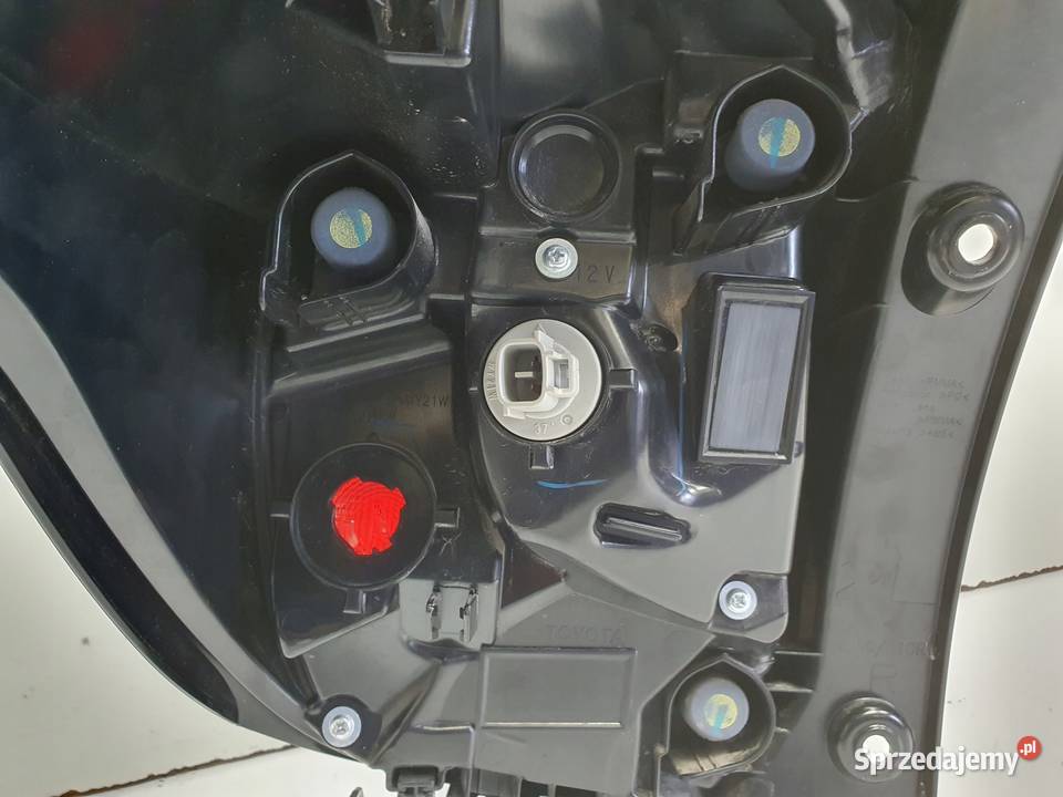 LAMPA Prawy Toyota Yaris IV PRAWA TYLNA tył Lampy tylne Chełm