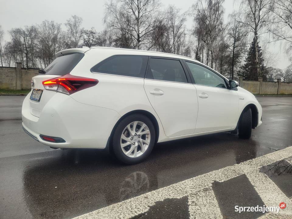TOYOTA AURIS II LIFT 18 Hybrid KOMBI FV 23 automatyczna