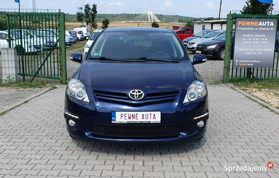 Toyota Auris 6 biegówKlimatronikLedyWebasto2 czujnik deszczu