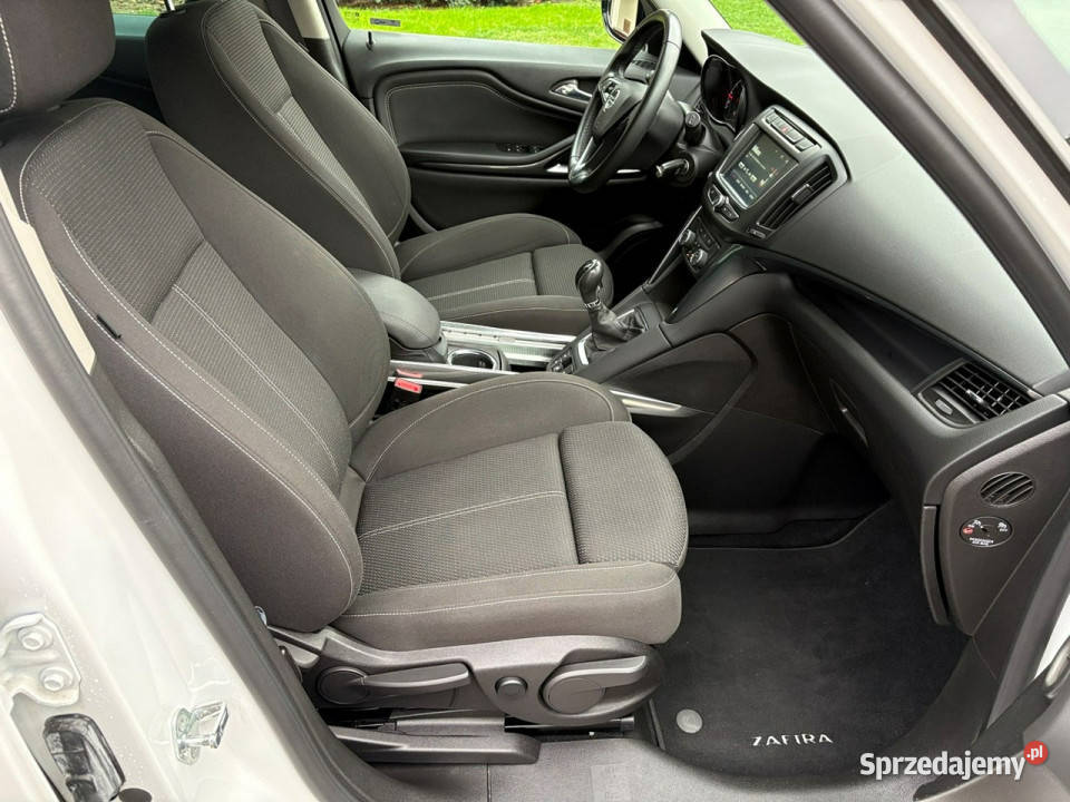 Opel Zafira 14 turbo 140 7 foteli Kamera cofania gniazdo USB Lipówki