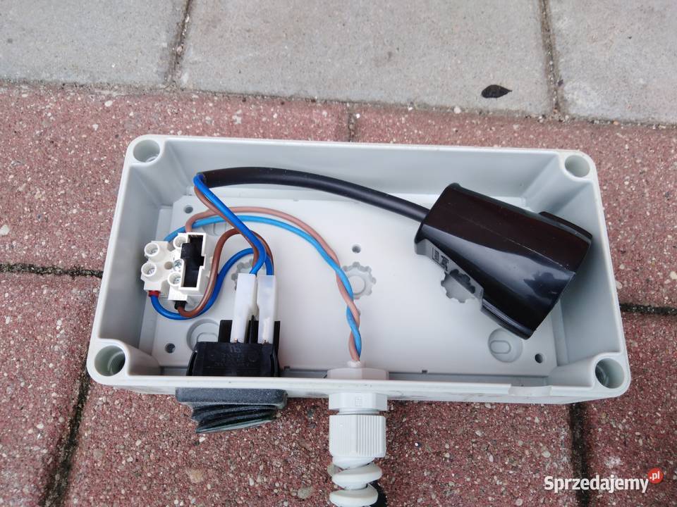 Puszka elektryczna z bezpiecznikiem i Lębork sprzedam