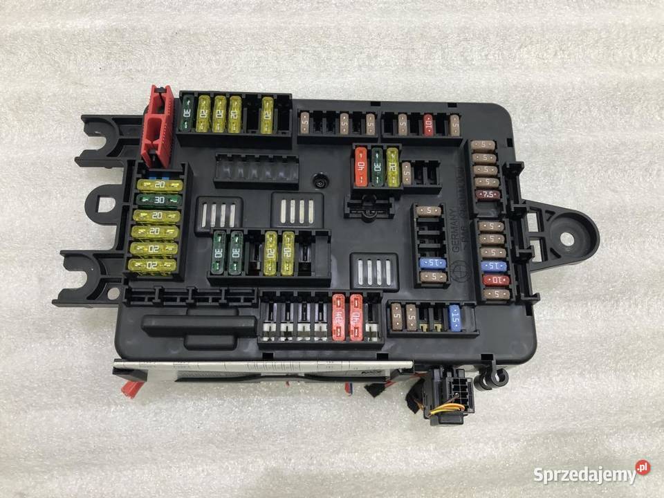 SKRZYNKA BEZPIECZNIKÓW BMW F30 F31 9337880