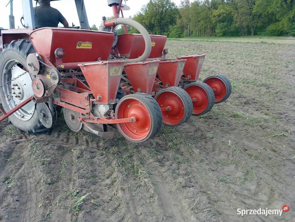 Siewnik do kukurydzy cztero rzędowy talerzowy Sieradz sprzedam