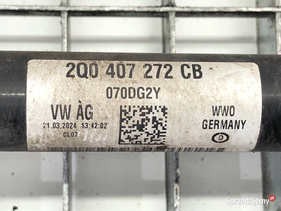 PÓŁOŚ PRAWY PRZÓD SKODA KAMIQ 2Q0407272CB 10 115 osobowe