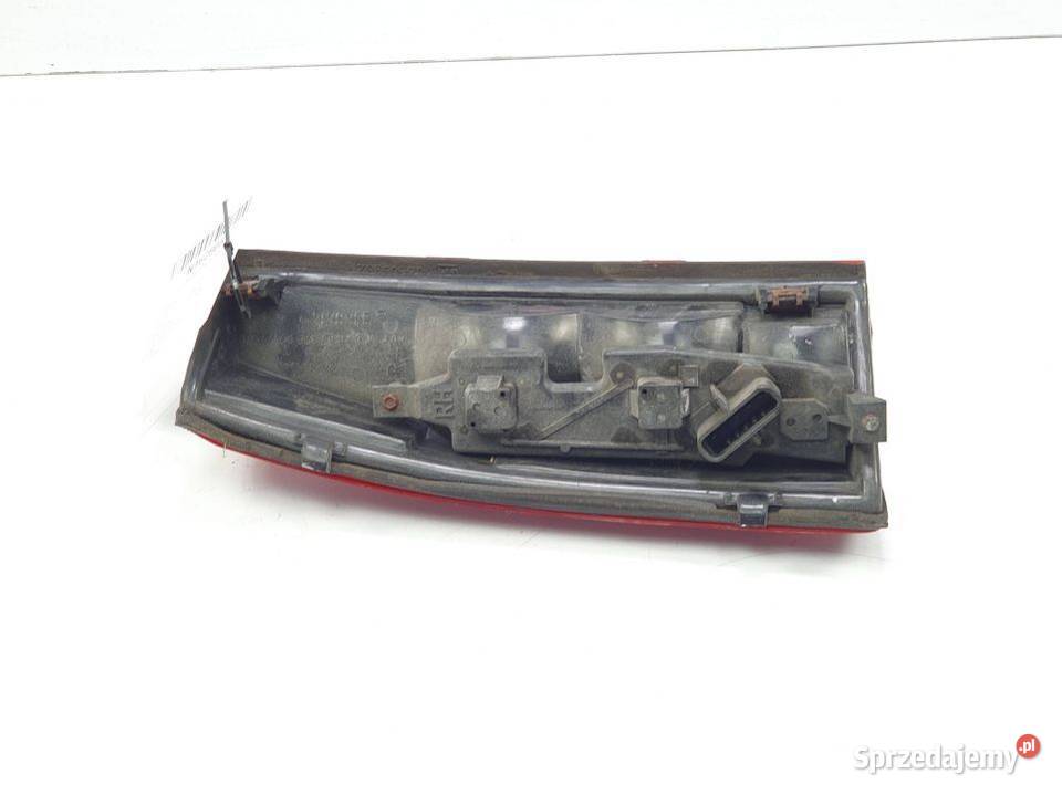 LAMPA PRAWA TYŁ GMC YUKON DENALI 1999 osobowe