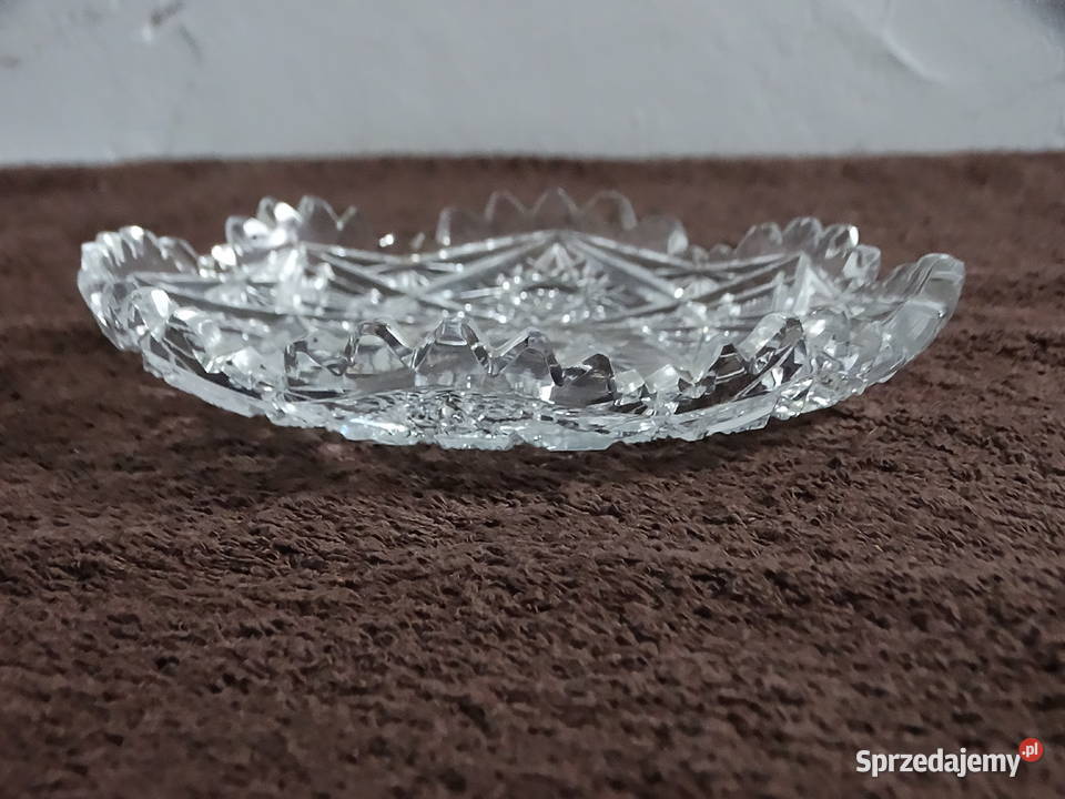 Piękny talerzykmisa z rżniętego kryształu bogaty