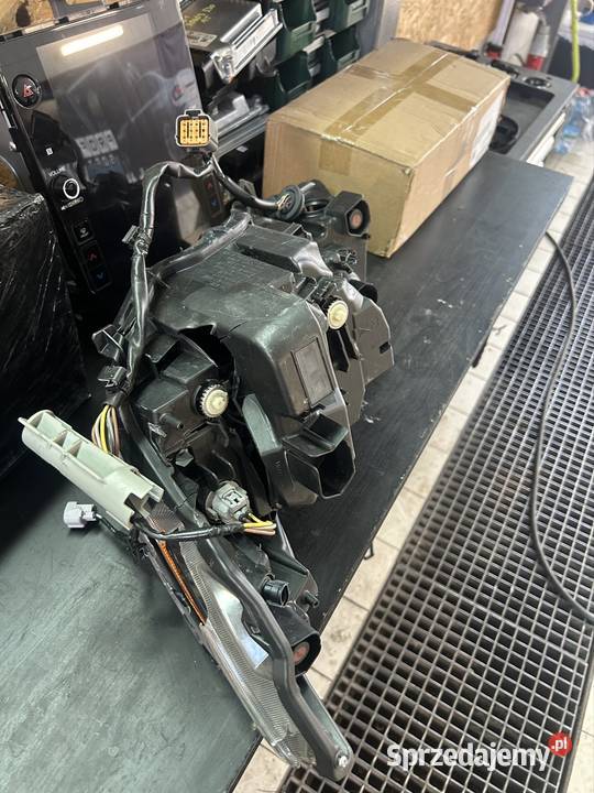 Lampa Subaru wrx VB prawy przód uszkodzona prawe Lublin