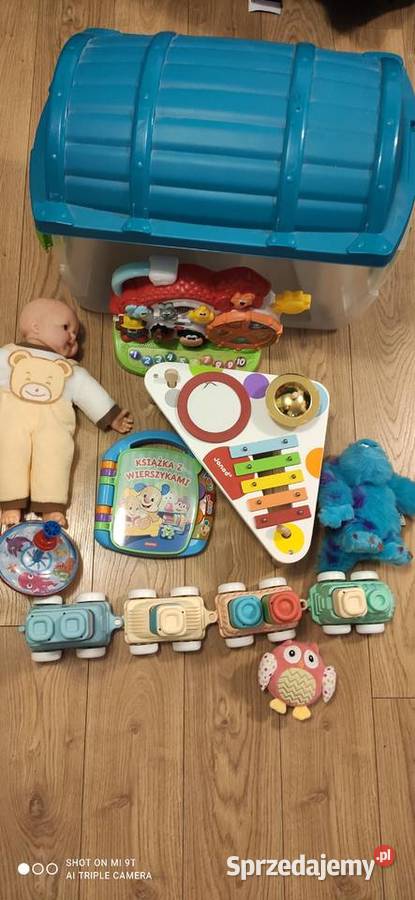 Zestaw skrzynka różnych zabawek Fischer Chicco