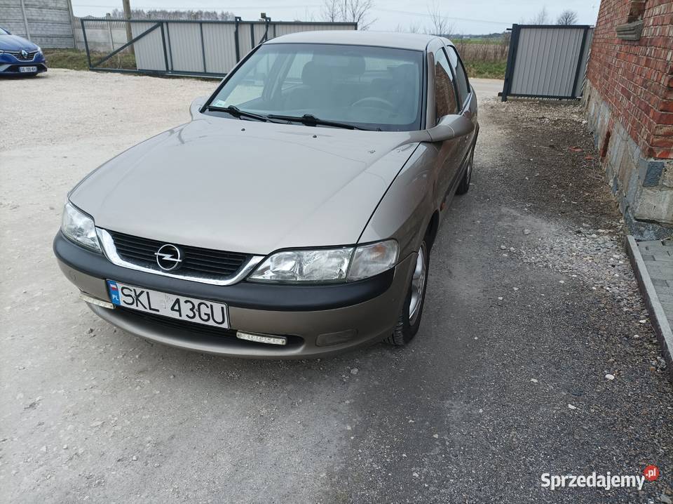 Opel Vectra B 16 bg Sedan bez rdzy dwa komplety Krzepice