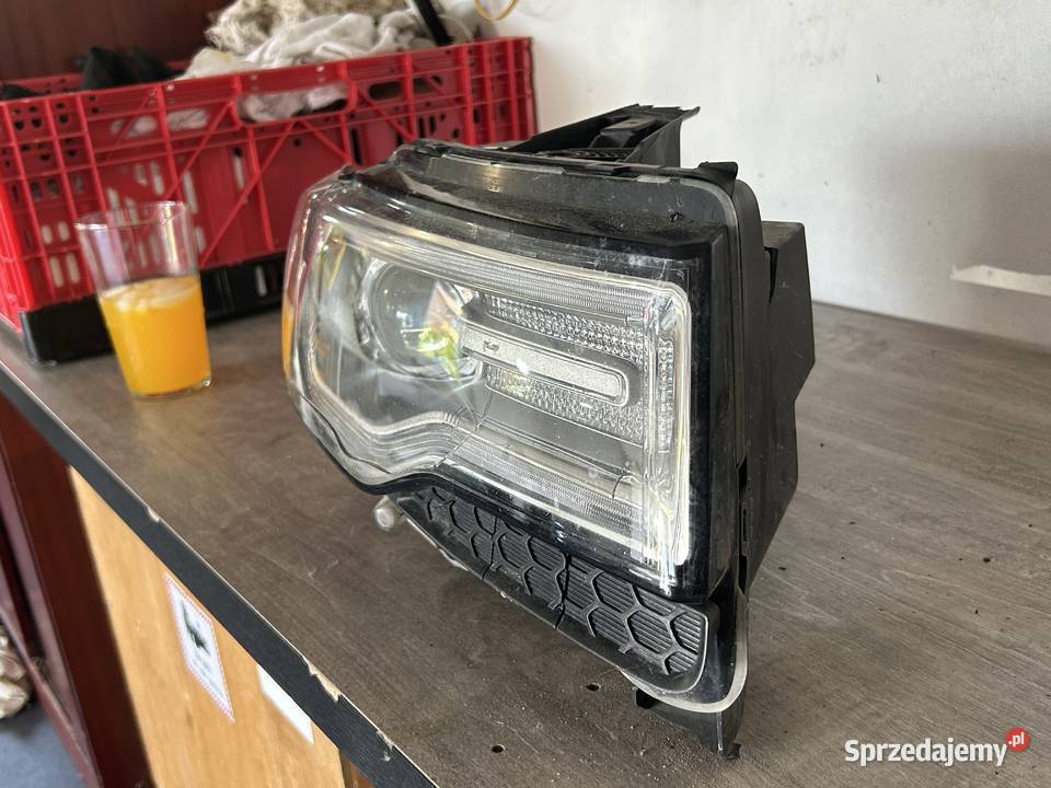 Przedni reflektor prawy uszkodzony BiXenon sprzedam