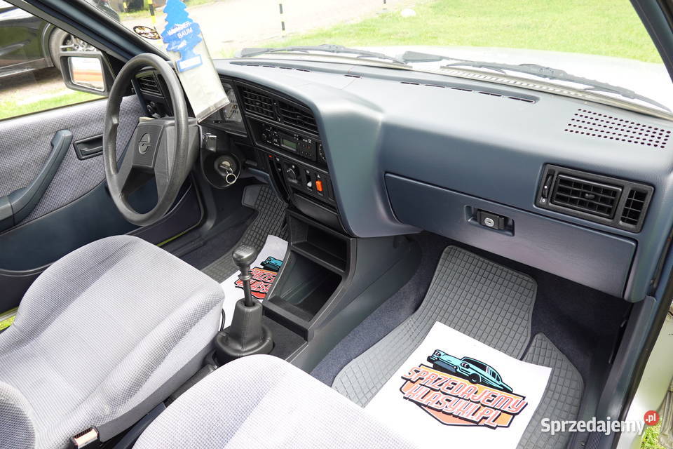 UNIKAT Opel Ascona C 1987 16 Benzyna 75 Przebieg radio Zgierz