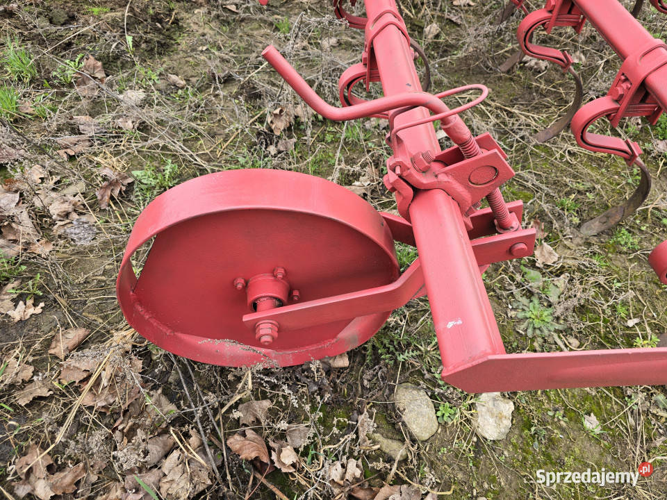 Kultywator 27 m z zaczepem do wału siewnika Kultywatory