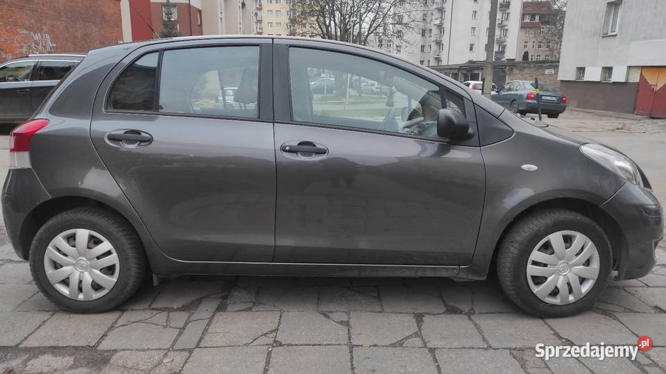 Toyota Yaris 10 benzyna 151 grafitowa 5 drzwi warmińsko-mazurskie
