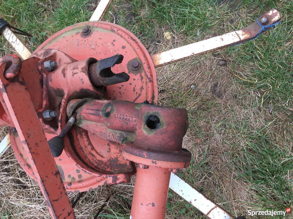 Karuzelowy przetrząsacz do siana Kuhn GF452M Chromiec