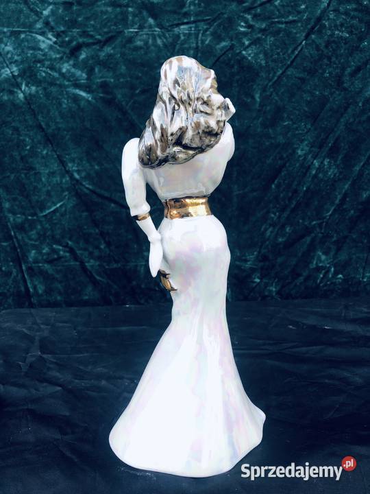 PORCELANOWA FIGURKA kobieta Stipo Rumunia Łowicz