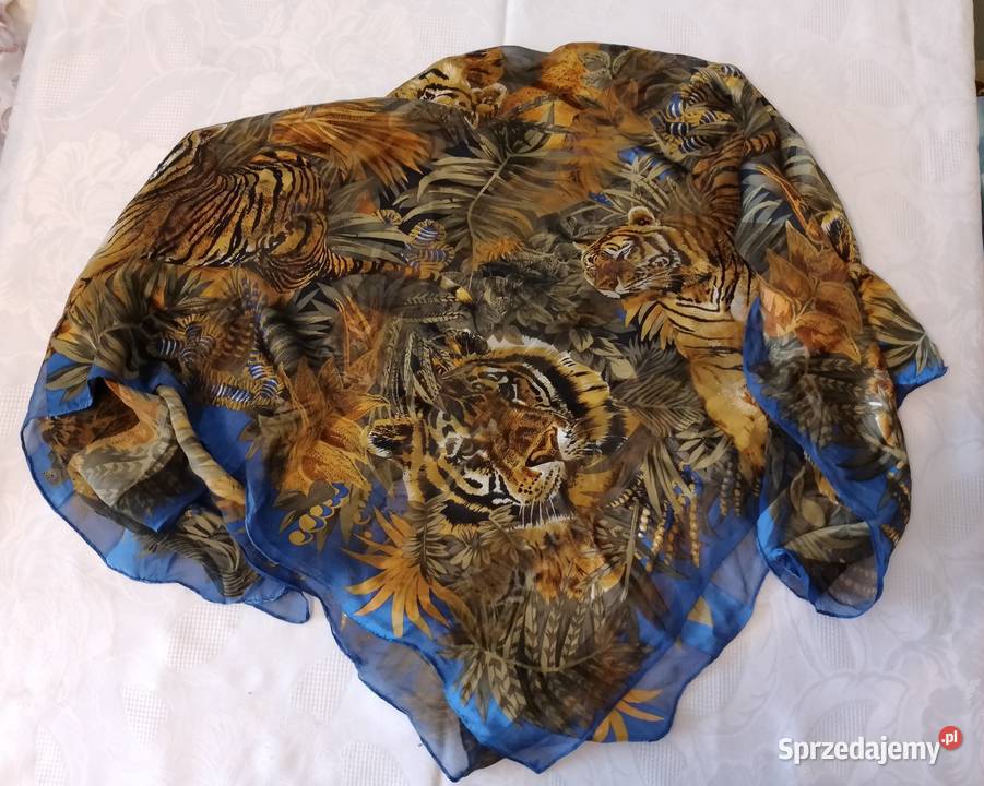 Apaszka z motywem tygrysów kwadratowa kolorowa wielkopolskie Oborniki