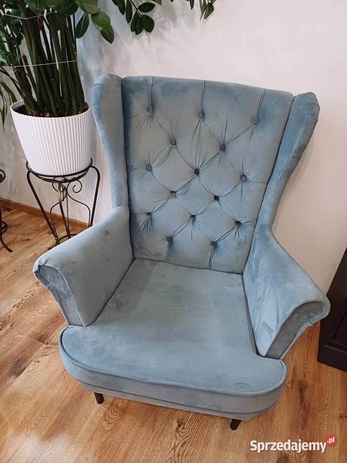Fotel uszatek z podnóżkiem Garcz