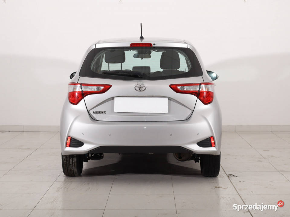 Toyota Yaris 10 VVTi srebrny Piaseczno