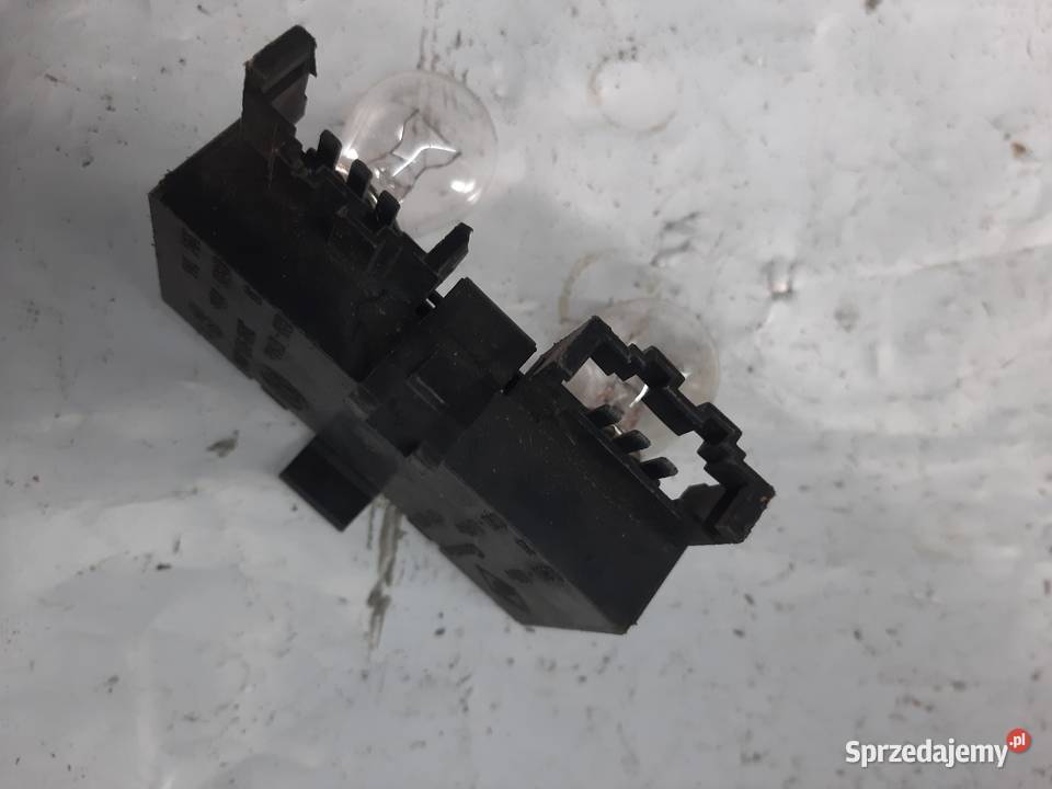 VW PASSAT B4 KOMBI listwa wkład lampy prawej Ksawerów sprzedam