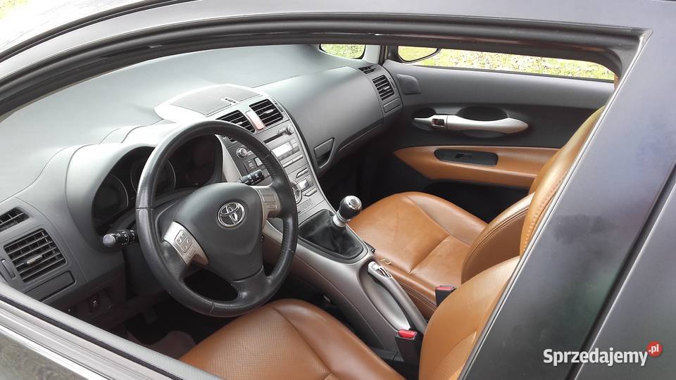 Toyota Auris skóra xenon MP3 Zatopolice
