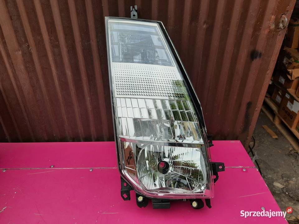 Nissan Cabstar 0608 Lampa przednia prawa nowa Motoryzacja