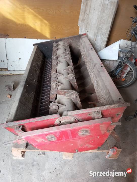 Sieczkarnia do słomy MF 525 I pochodne Massey Ferguson Sieczkarnie Żółkiewka-Osada