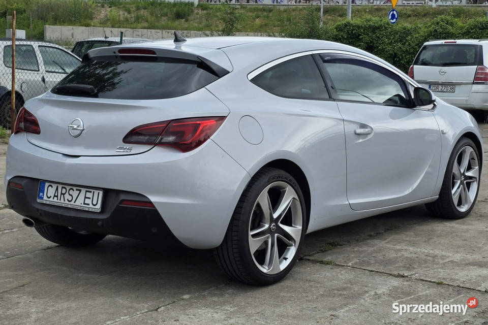Opel Astra GTC 20 calowe felgi J 20092019