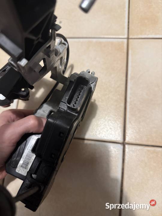 ZAMEK DRZWI PRAWY PRZÓD 813201P040 KIA VENGA 7 Warszawa