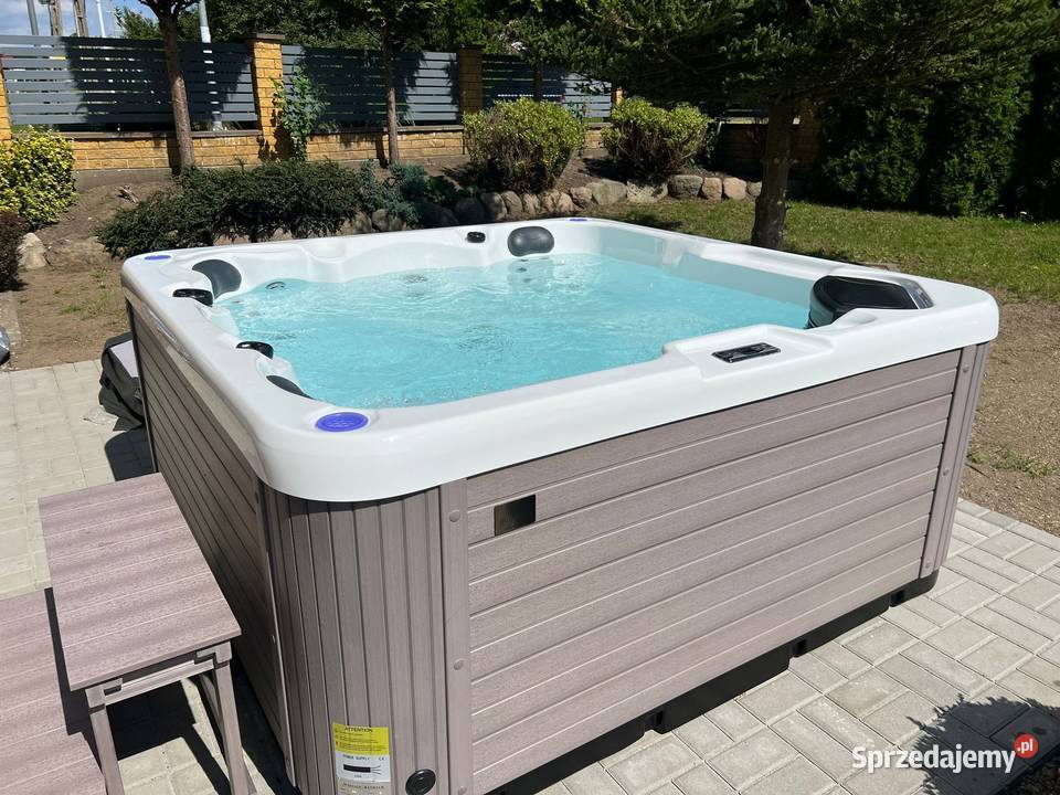 Jacuzzi TRIDENT podłączenie na 230V 40 dysz z Jacuzzi podkarpackie Rzeszów