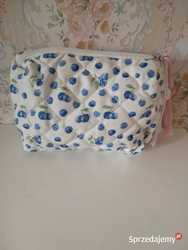 Urocza kosmetyczka w borówki Pozostałe małopolskie Niepołomice