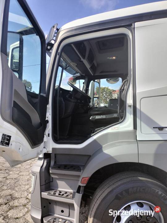 MERCEDESBENZ ANTOS 1830 4x2 KONTENER IZOTERMA Częstochowa