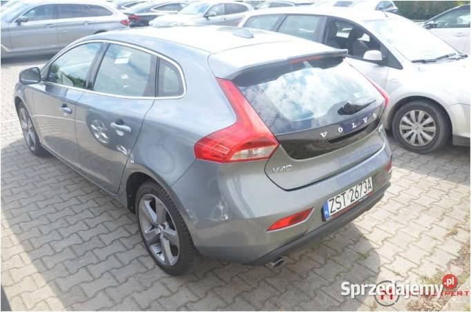 VOLVO V40 2017 149800 ccm 152 Warszawa