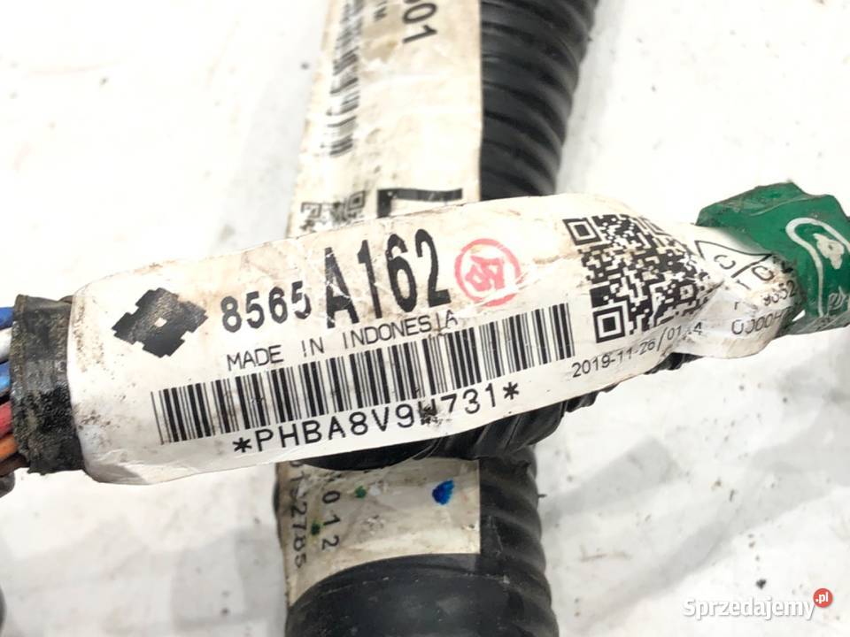 SKRZYNKA BEZPIECZNIKÓW MITSUBISHI OUTLANDER III