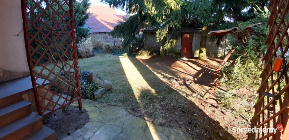 Mały bliźniak z garażem zalewem Borków