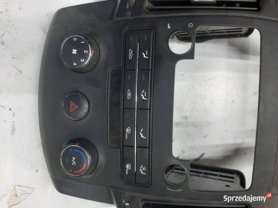 Hyundai i30 panel nawiewu klimatyzacji ramka
