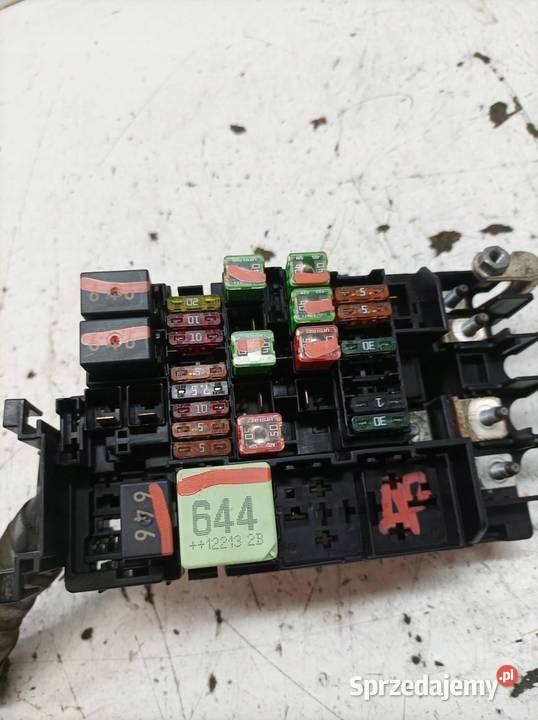 SKRZYNKA BEZPIECZNIKÓW 5C0937819K 14 B VW