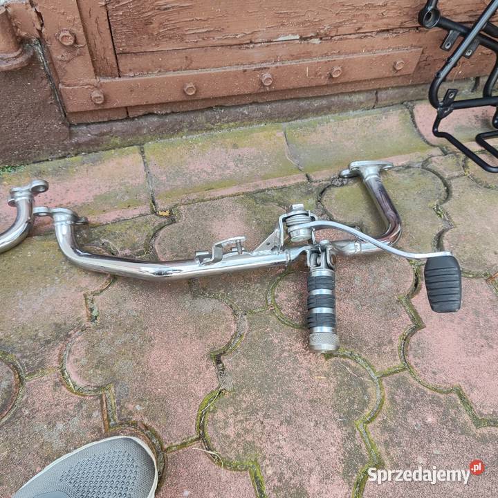 Set prawy z dźwignią i podnóżkiem Triumph Rocket Koło