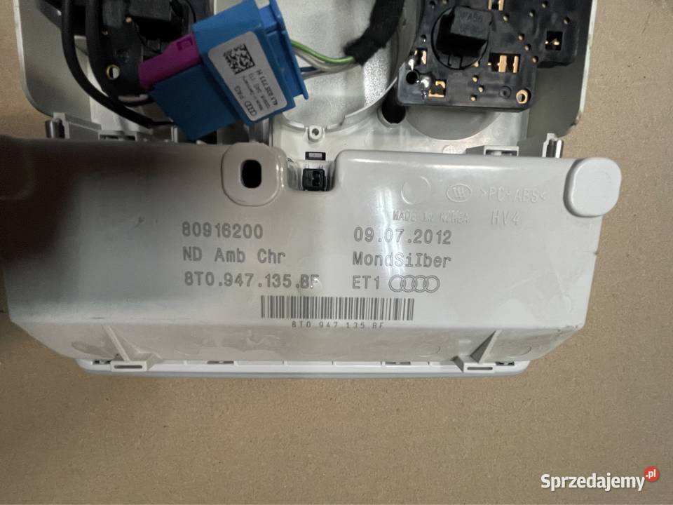 Lampka podsufitki 8T0947135BF audi a5 8T a4 b8 Szczecin sprzedam