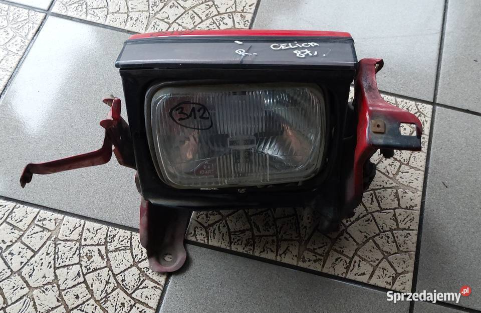 Toyota Celica 1985 1986 1987 lampa prawa Byków