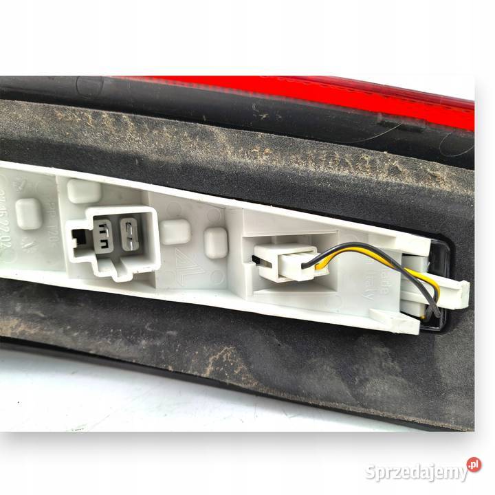 LAMPA PRAWA Volvo V50 I LIFT 20072012 tylna osobowe Lampy tylne lubelskie