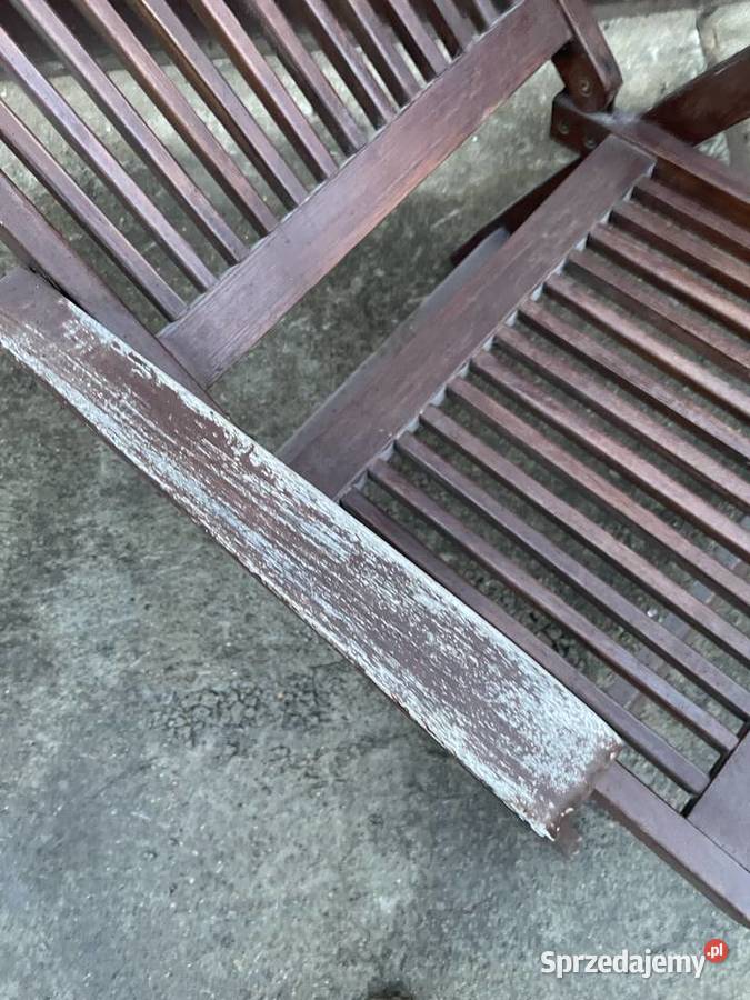 drewniany leżak ogrodowy