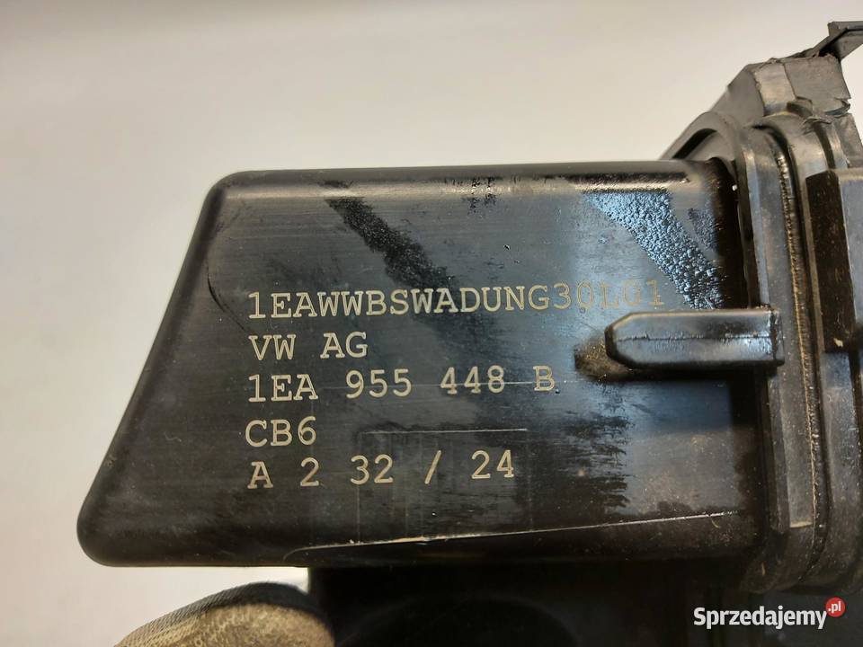 VW ID4 11A 2024r SUV 5D ZBIORNIK SPRYSKIWACZY