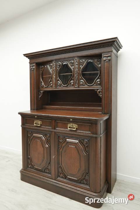 Secesyjny dębowy kredens z końca XIX w renowacji Jerka