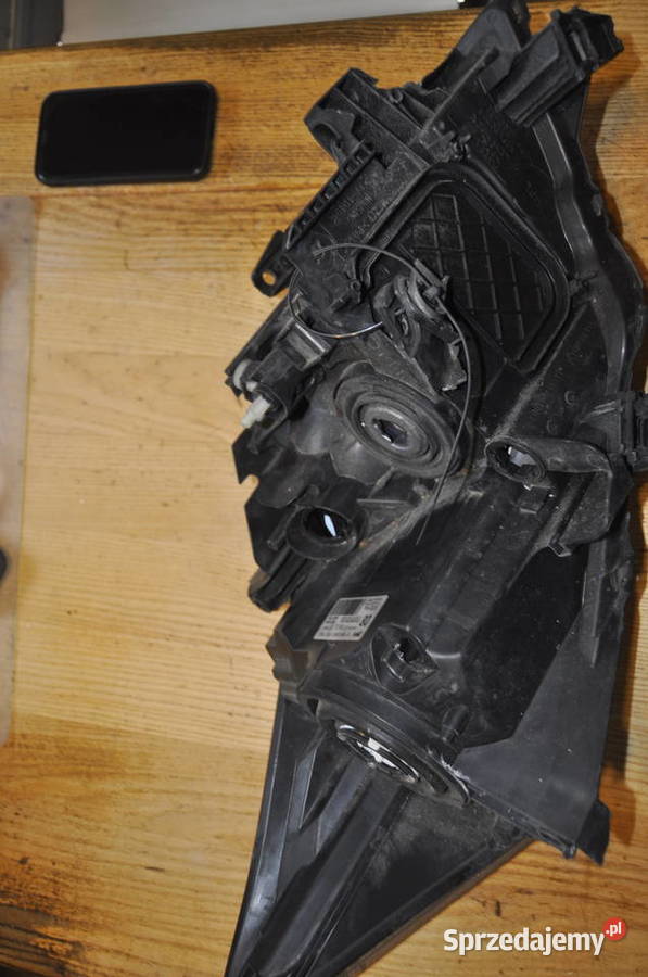 TOYOTA AURIS LAMPA LEWA PRZÓD 8111002460 Lampy przednie Sierakowice sprzedam