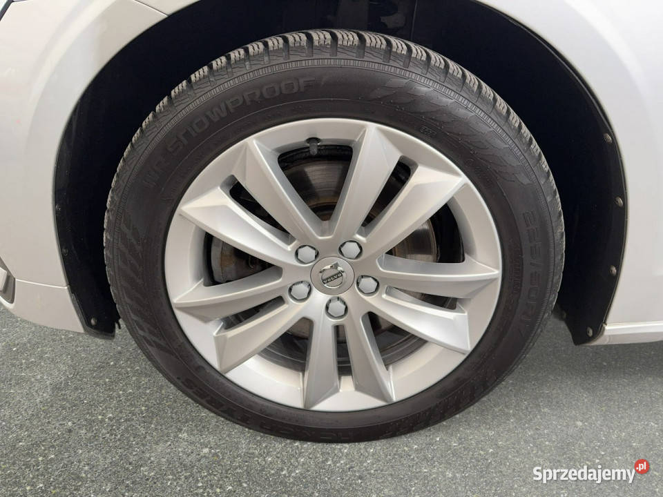 Volvo V60 VAT Momentum 20B4 D mHEV 197 automat lakier metallic