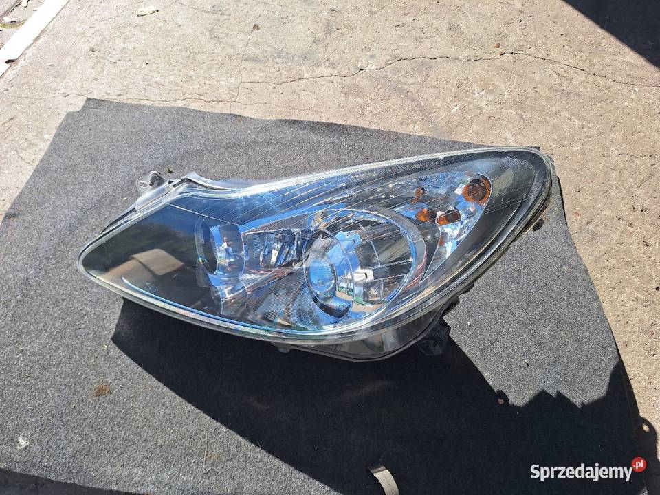 Lampa prawa przednia Opel Corsa D 2008