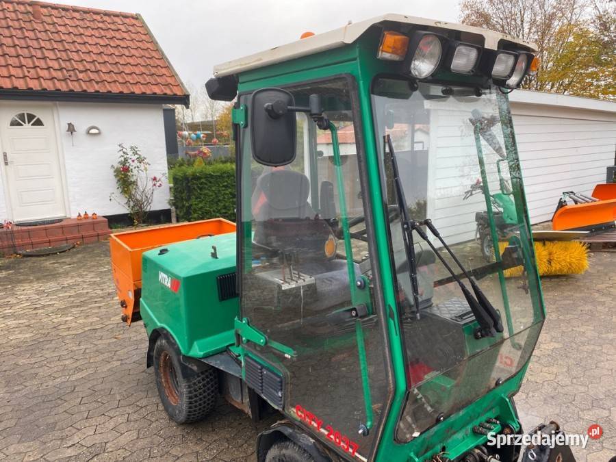 Wynajmę Sprzedam Komunalny Ciągnik Odśnieżanie Rok produkcji 2002 Starogard Gdański