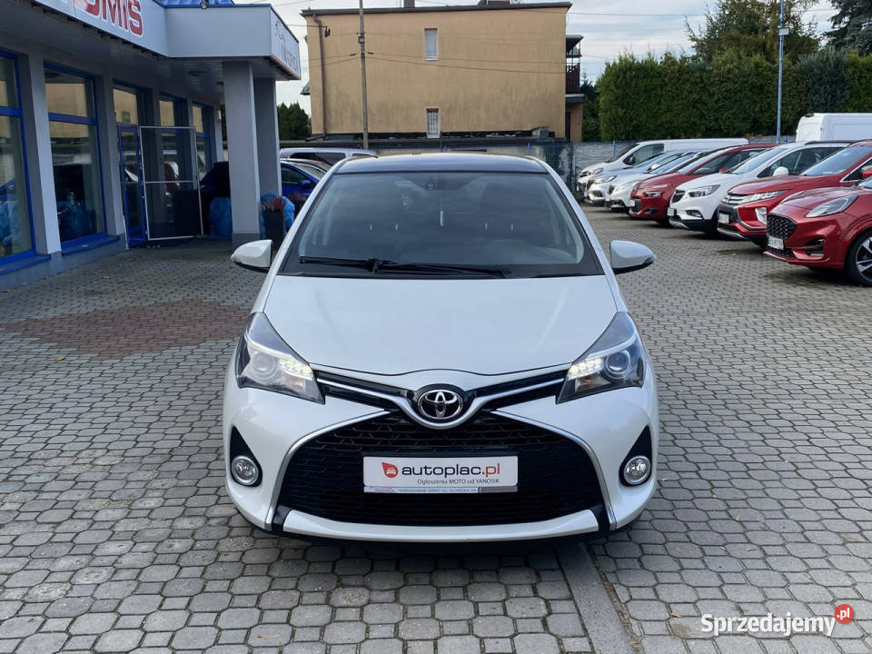 Toyota Yaris 13 99KMBiała aluminiowe felgi