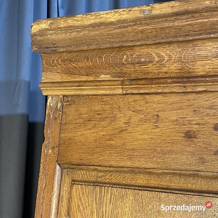 Bogato rzeźbiona szafa dwudrzwiowa w stylu zachodniopomorskie Gryfice